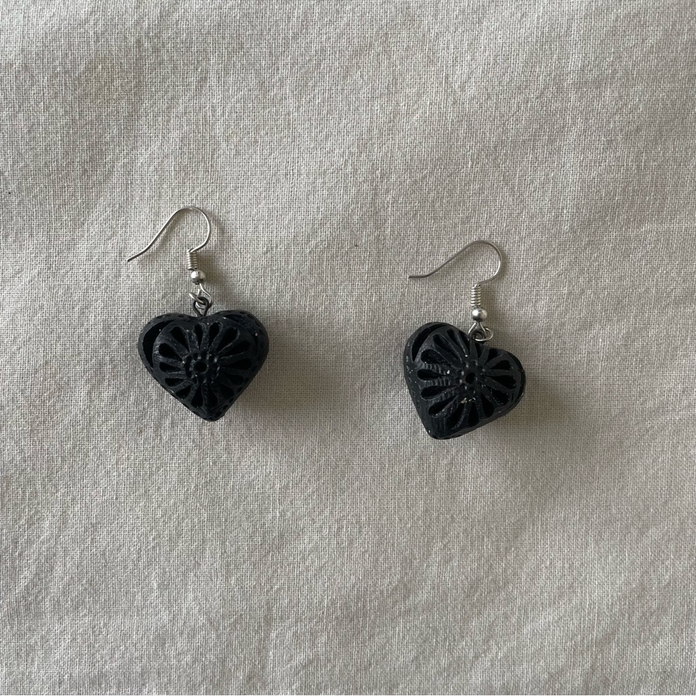 Oaxaca Hand-sculpted black clay earrings - Picture 2 of 2